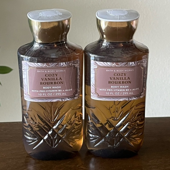 Two Bath & Body Works Cozy Vanilla Bourbon Body Washes - Picture 1 of 1